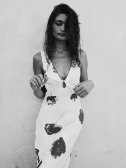 The Scarlet -^Réalisation Par Sale